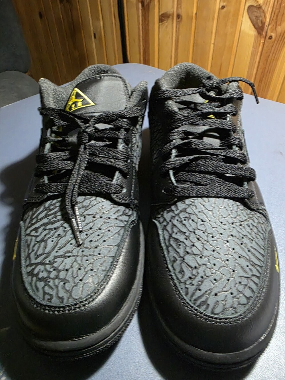 Jordan 1 Low SE Men's Black and Gray  with Yellow Logo Size 11m.